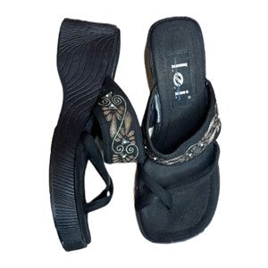 L.E.I wedge sandal